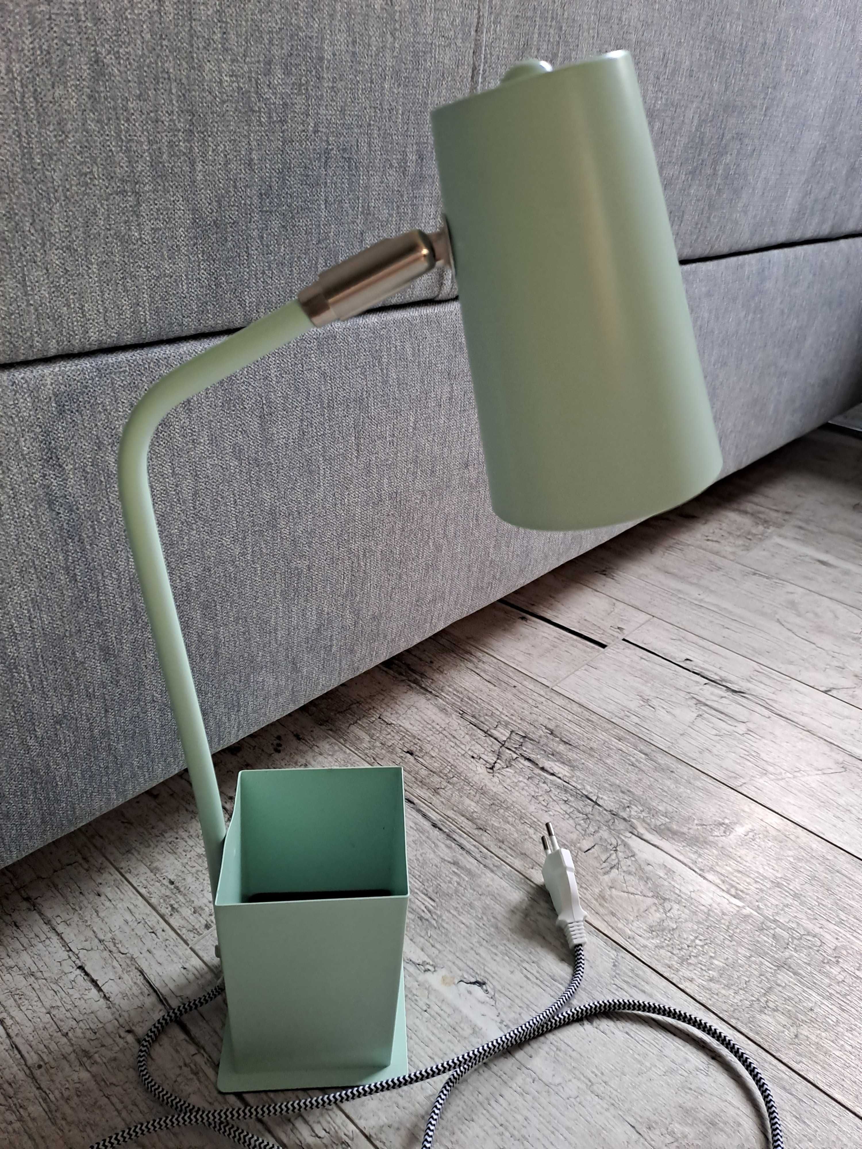 Lampka na biurko z pojemnikiem na kredki, mazaki, stan idealny!
