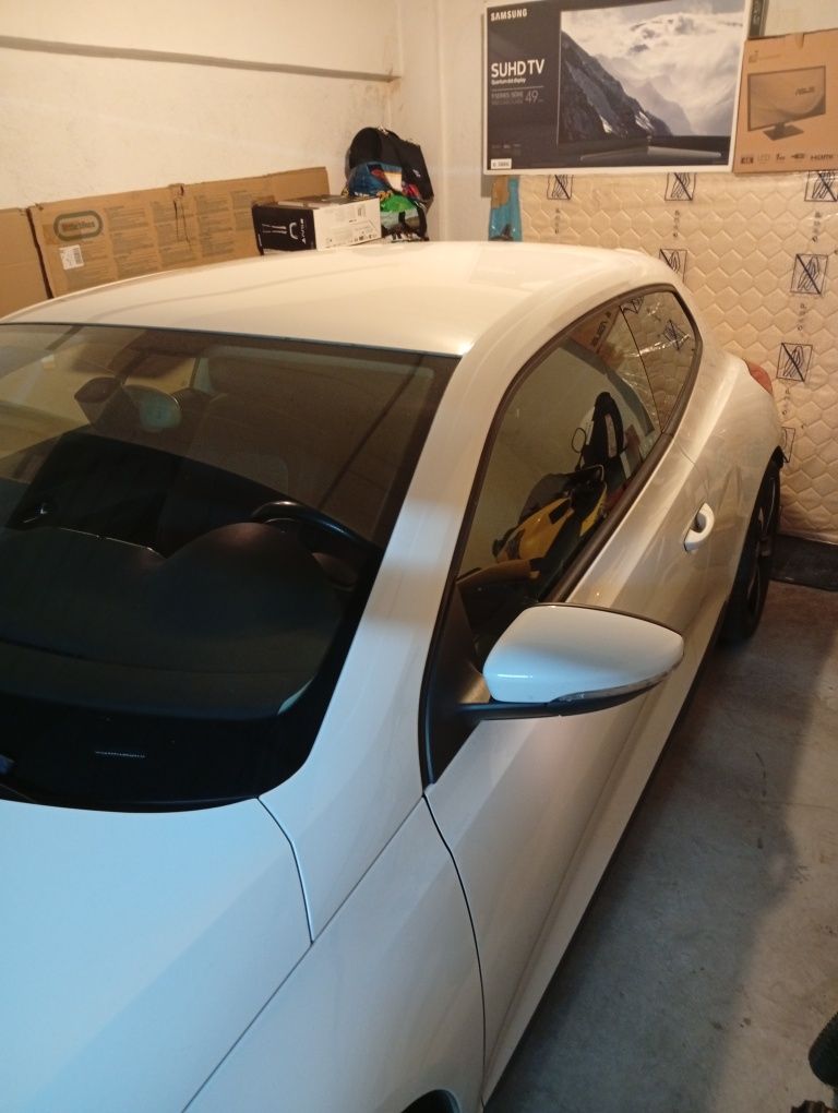 VW Scirocco 2.0 TDI Sport DSG (90mil km apenas))