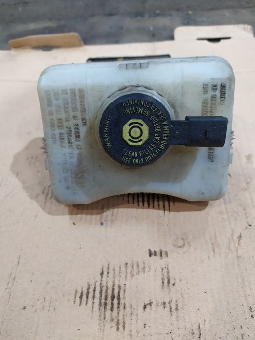 Бачок головного гальмівного циліндра, гальмівні шланги