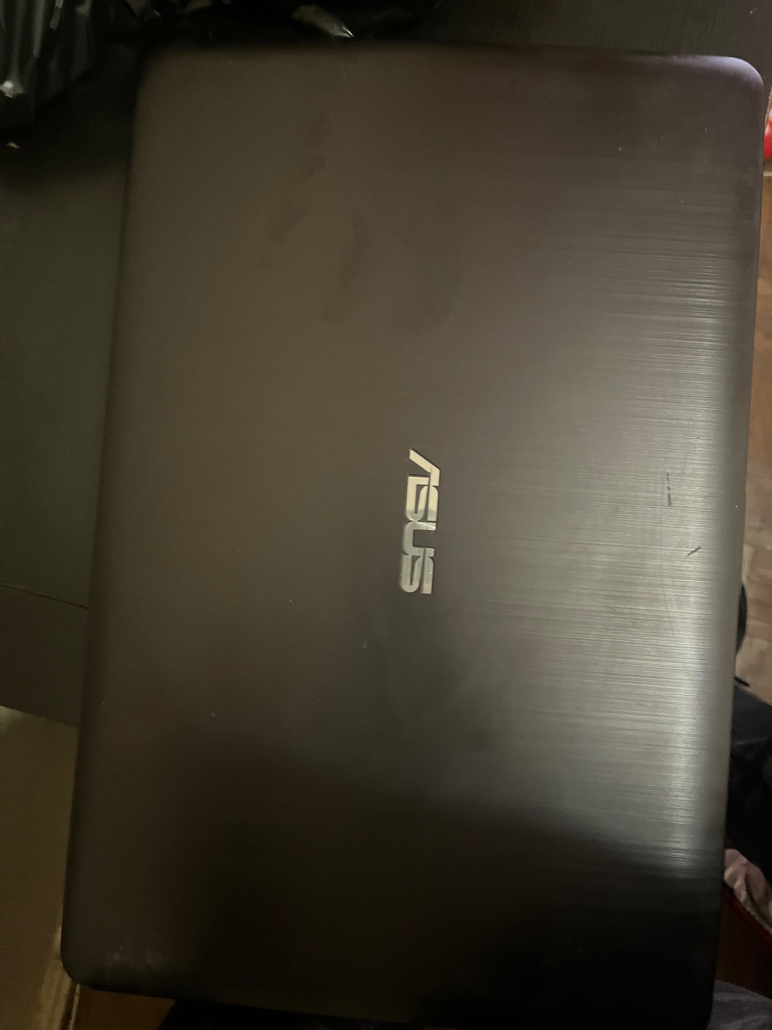 Portátil Asus a funcionar na perfeição