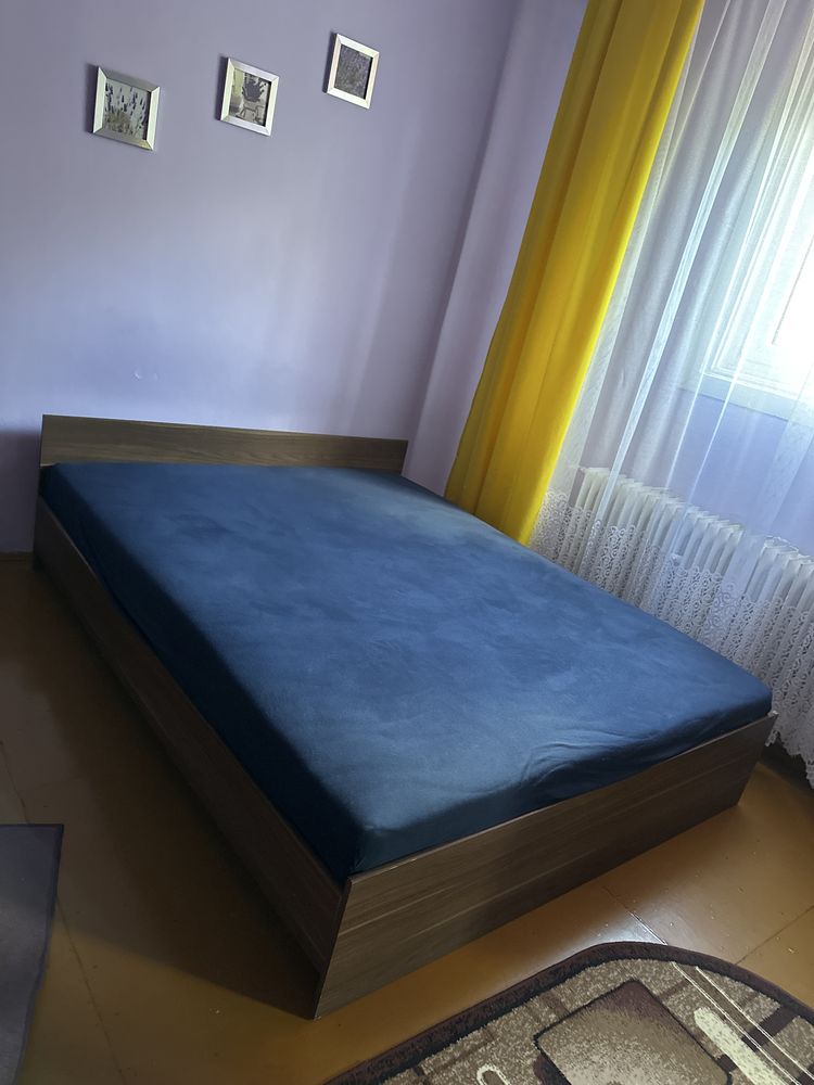 Łóżko z mataracem
