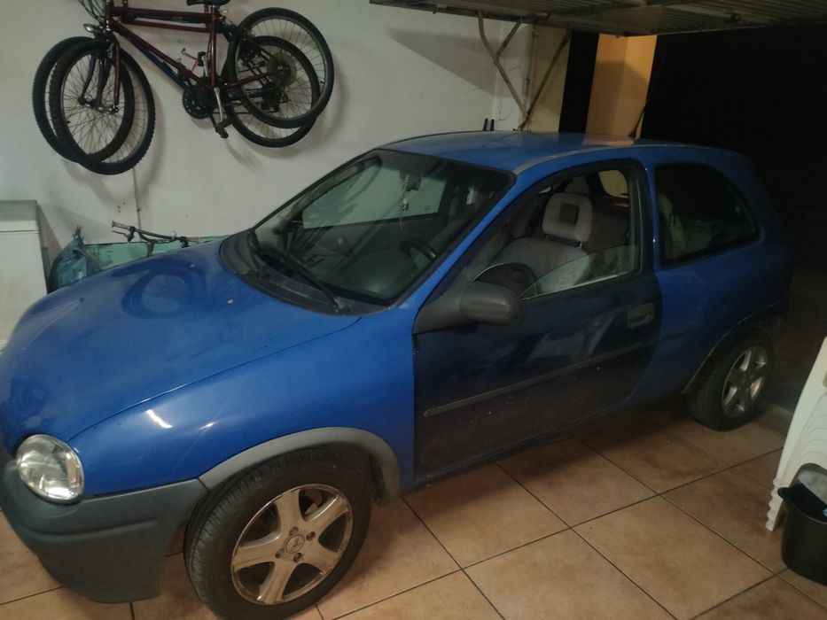 Opel Corsa ano1995 15D Isuzu 5lugares