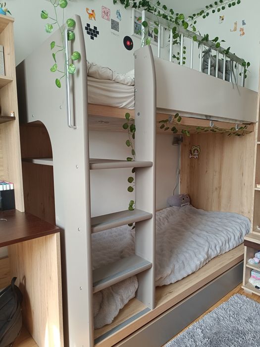 Łóżko piętrowe firmy Black Red White