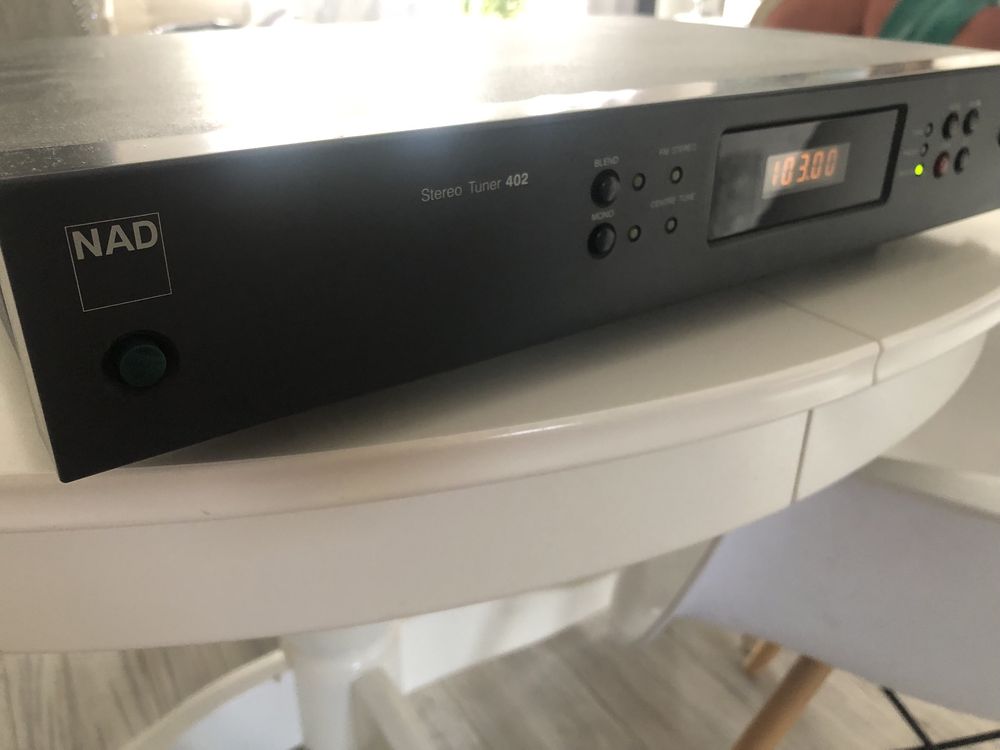 Tuner NAD 402   NAD 402