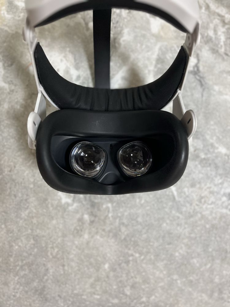 Oculus Quest 2 - 128 ГБ, у відмінному стані
