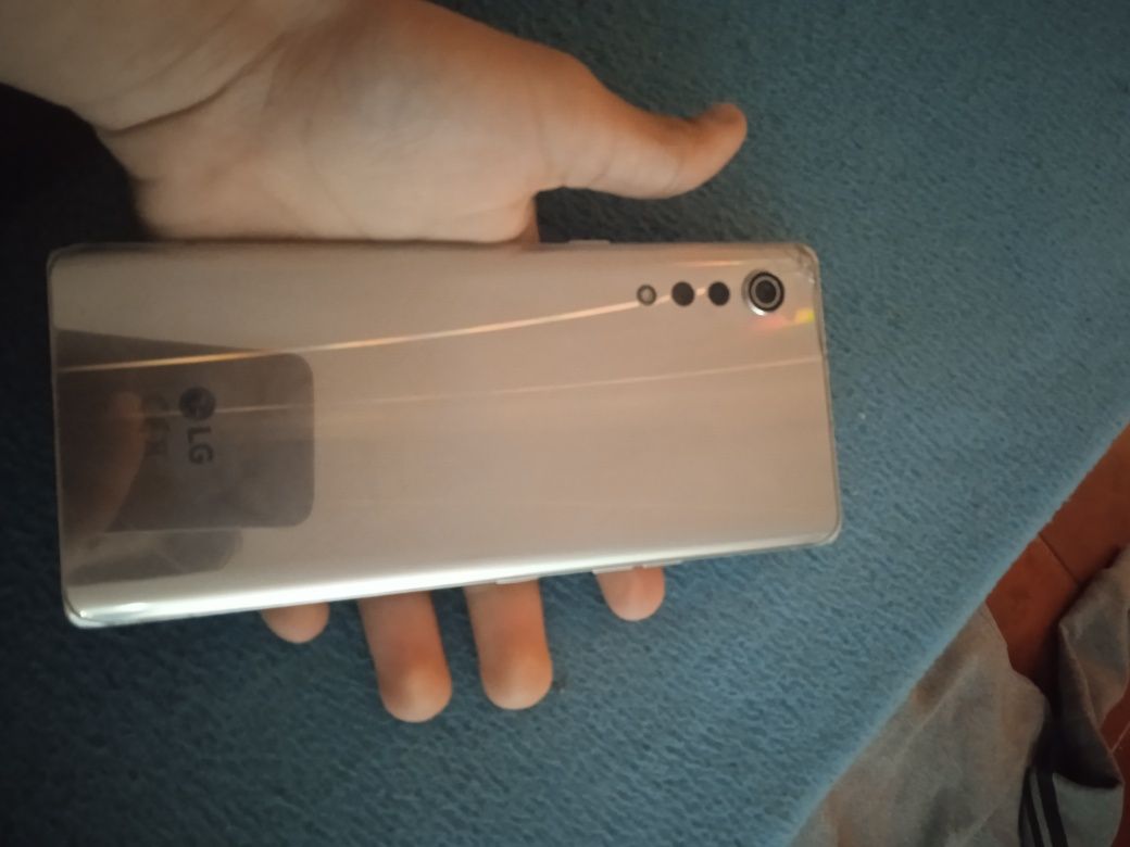 LG trabalha mas tem a tela metade verde