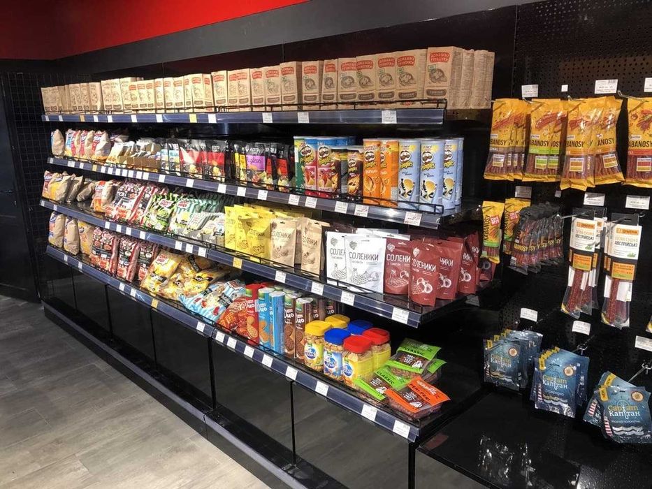 Торгове та холодильне обладнання в магазин, стелажі