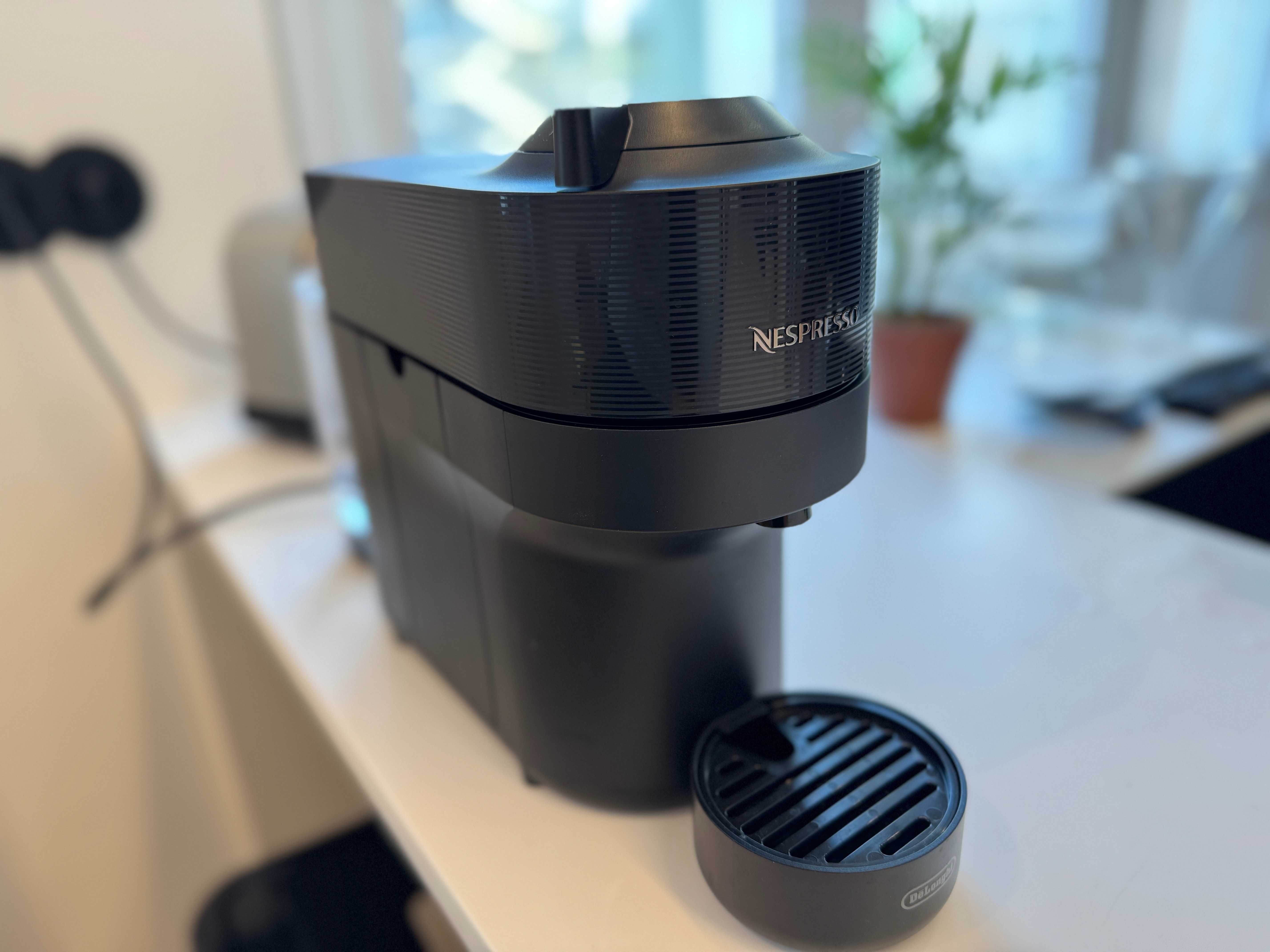 Máquina de café Nespresso Vertuo Pop DeLonghi com 1 mês de utilização