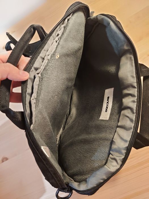 Torba na laptop używana czarna incase