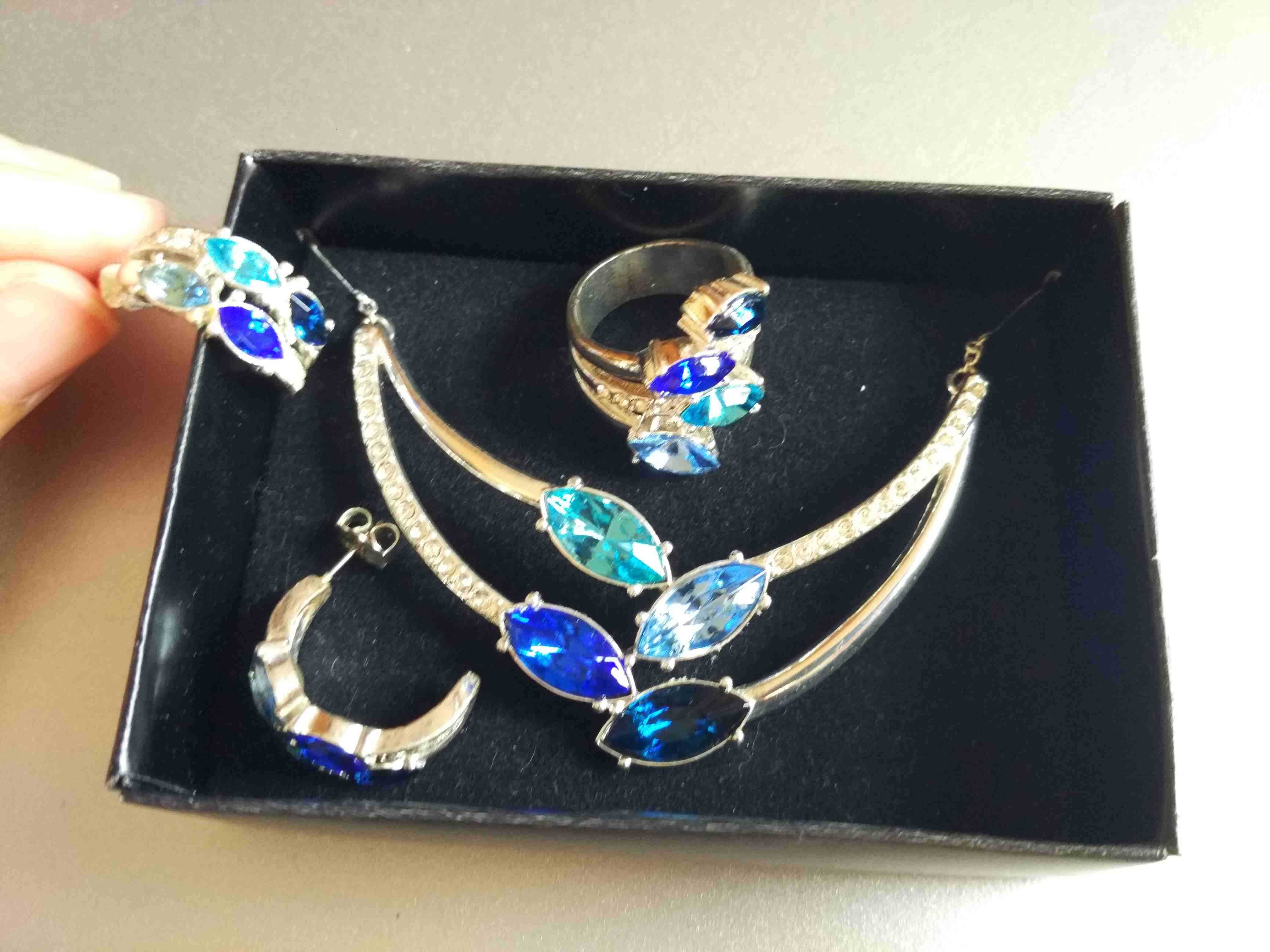Zestaw biżuterii srebrny komplet niebieskie cyrkonie kolczyki wisiorek
