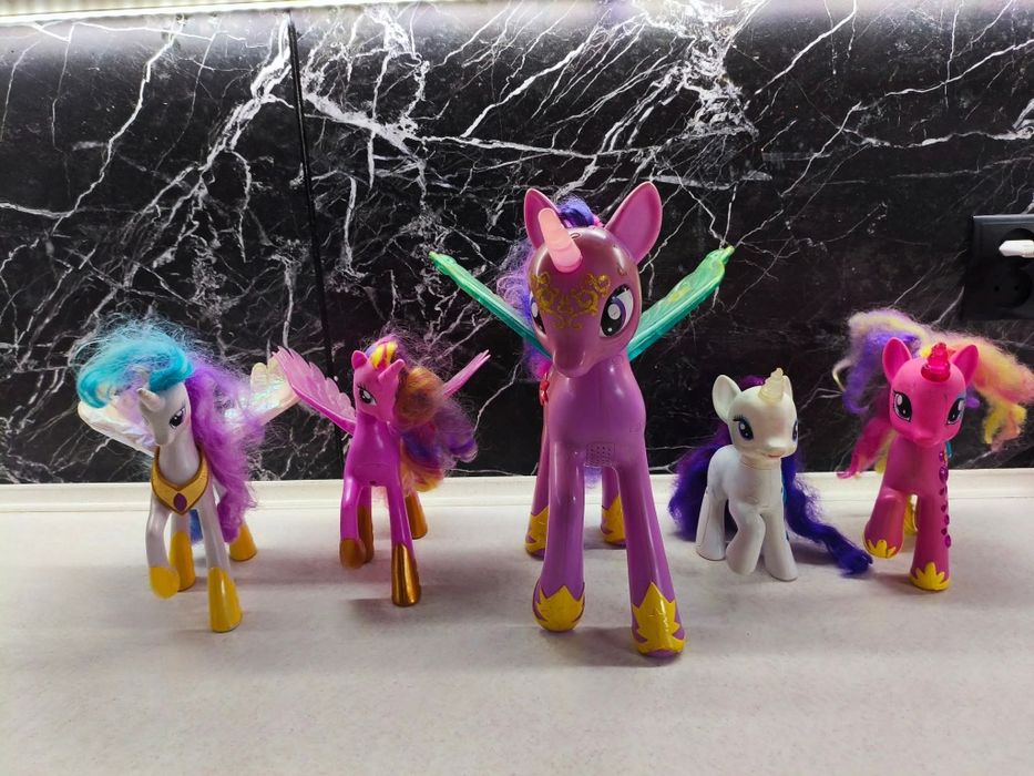 Piękne koniki dla dziewczynki 5 szt. Interaktywne