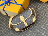 Louis Vuitton Diane PM Torebka typu crossbody na ramię