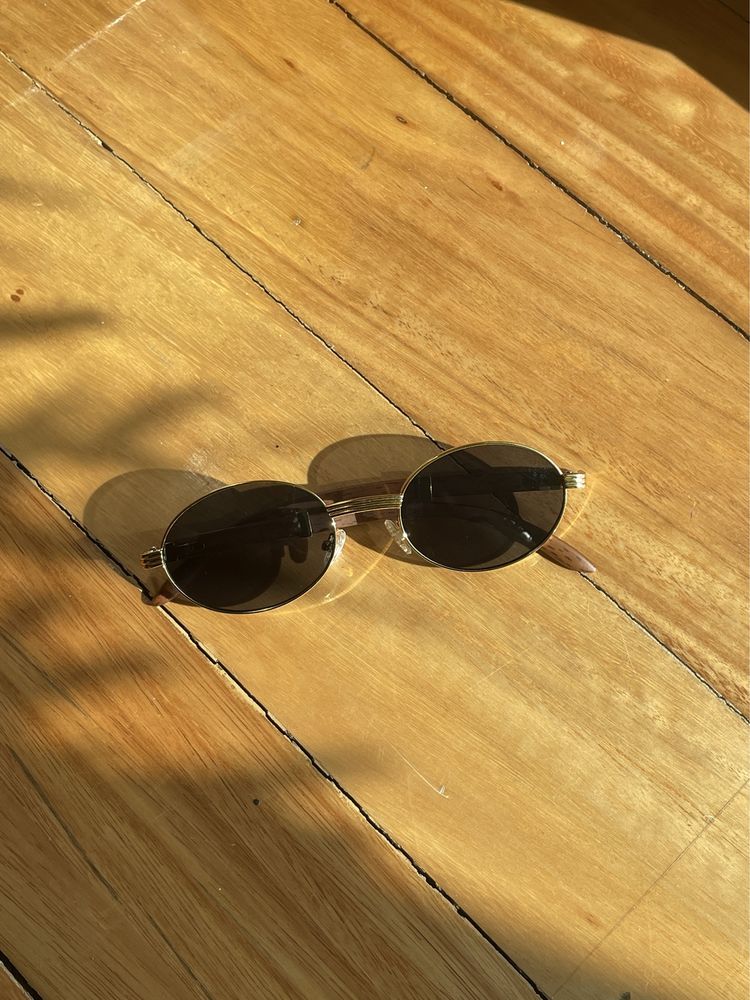 Oculos de sol ovais novos