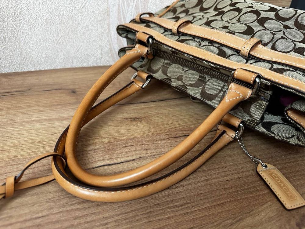 Сумка Coach з моногоамою і шкіряними деталями
