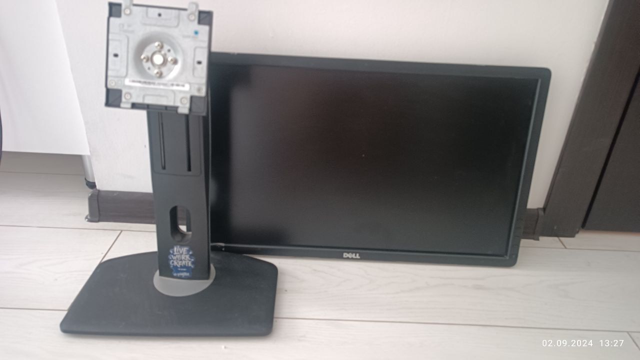 Dell U2312HMt монитор Display Port, DVI, VGA USB hub