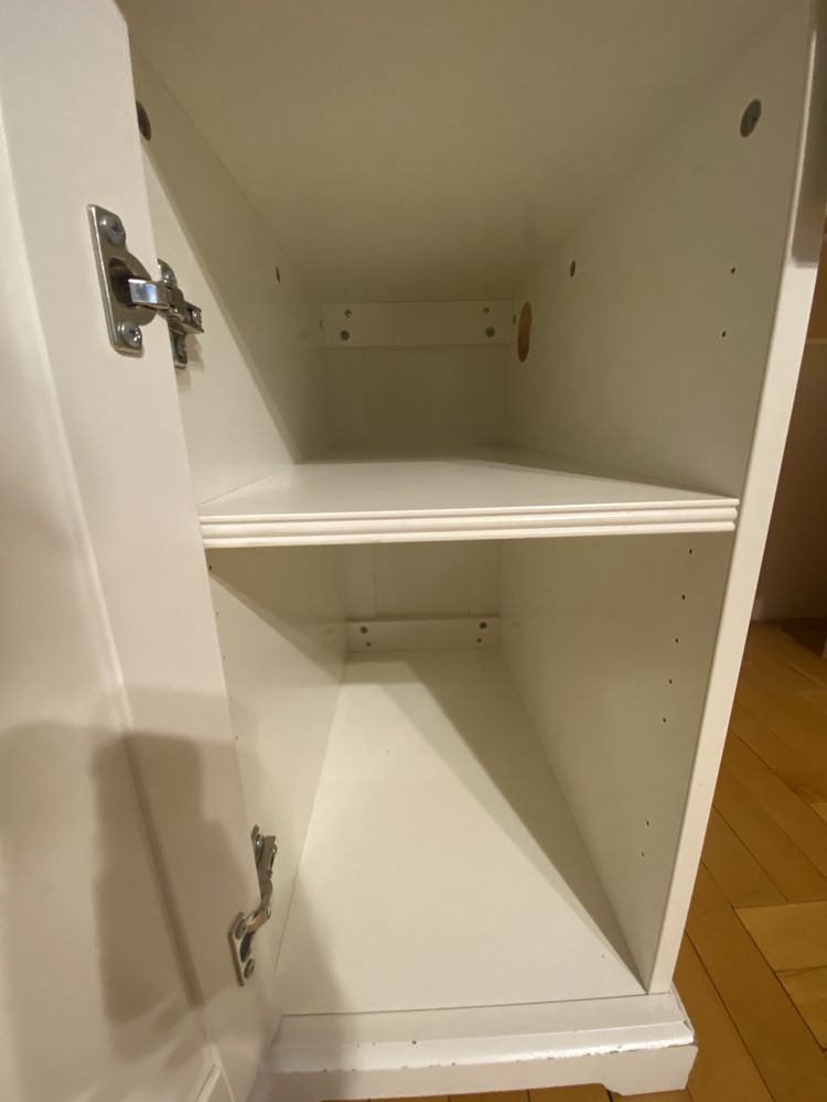 Białe biurko uzywane IKEA