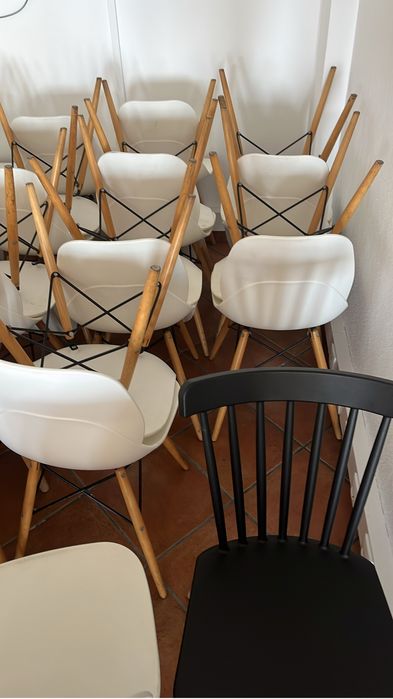 Cadeiras Brancas e Pretas Ikea