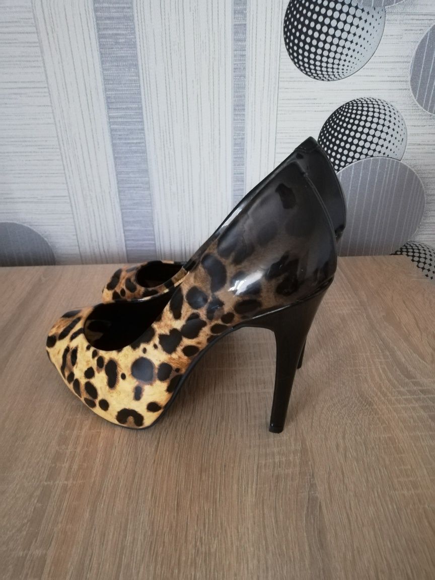 Nowe szpilki Guess, buty na obcasie Guess, szpilki panterkowe, r. 37