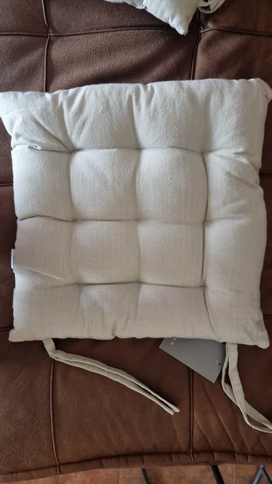 Almofada bege/Coxim 40x40 Nunca Usadas