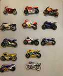 Motos para colecionar de dois tamanhos diferentes