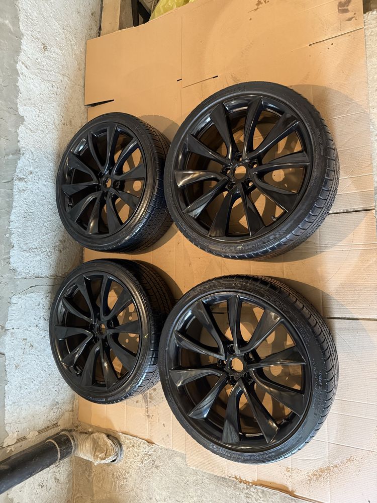 Диски с резиной тесла р 20. Tesla model 3. R 20