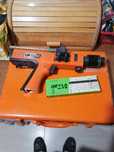 Pistolet do strzelania kołków w beton. Made in Austria.