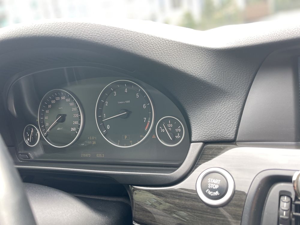BMW-5 F10 523I.