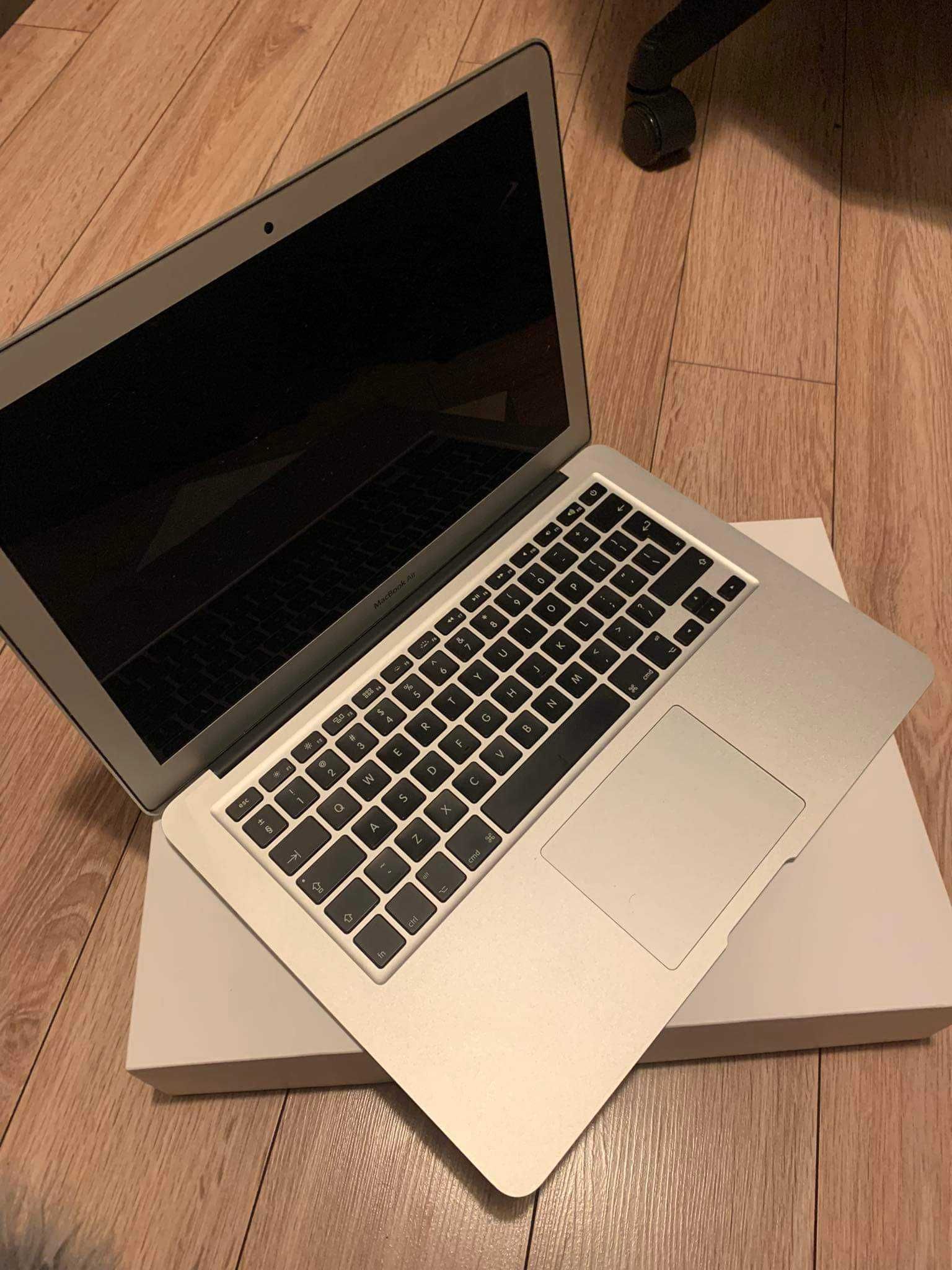 MacBook Air Apple