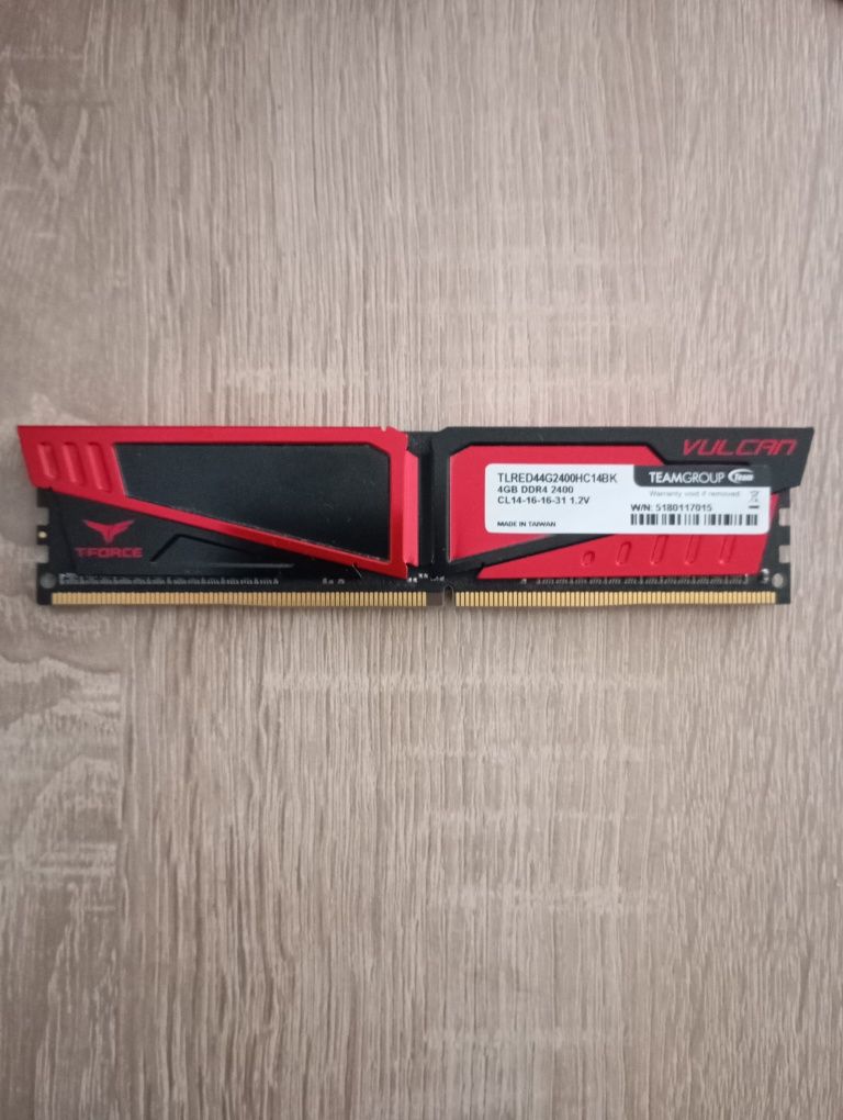 Оперативна пам'ять Team T-Force Vulcan DDR4 4GB 2400MHz