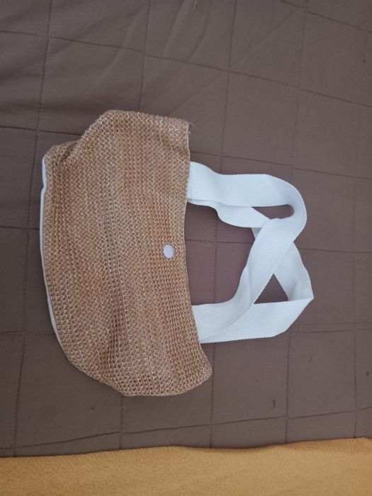 Mala a imitar palhinha