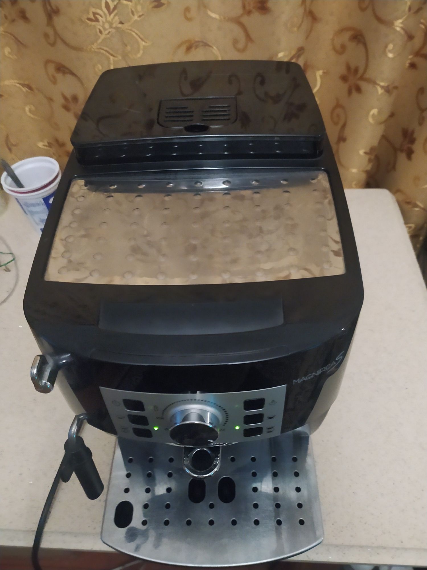 Кофемашина Delonghi Magnifica S.