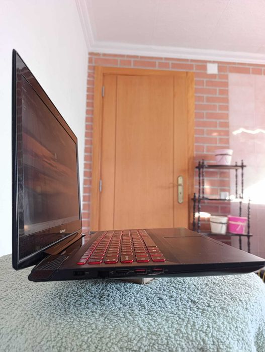 Lenovo Y50-70 (i5-4210H - 12GB RAM - 256GB SSD - Nvidia GTX 840M 2GB)