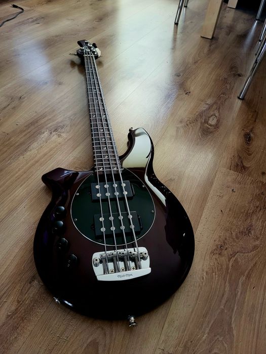 Leworęczna gitara basowa Music man bongo 4HH