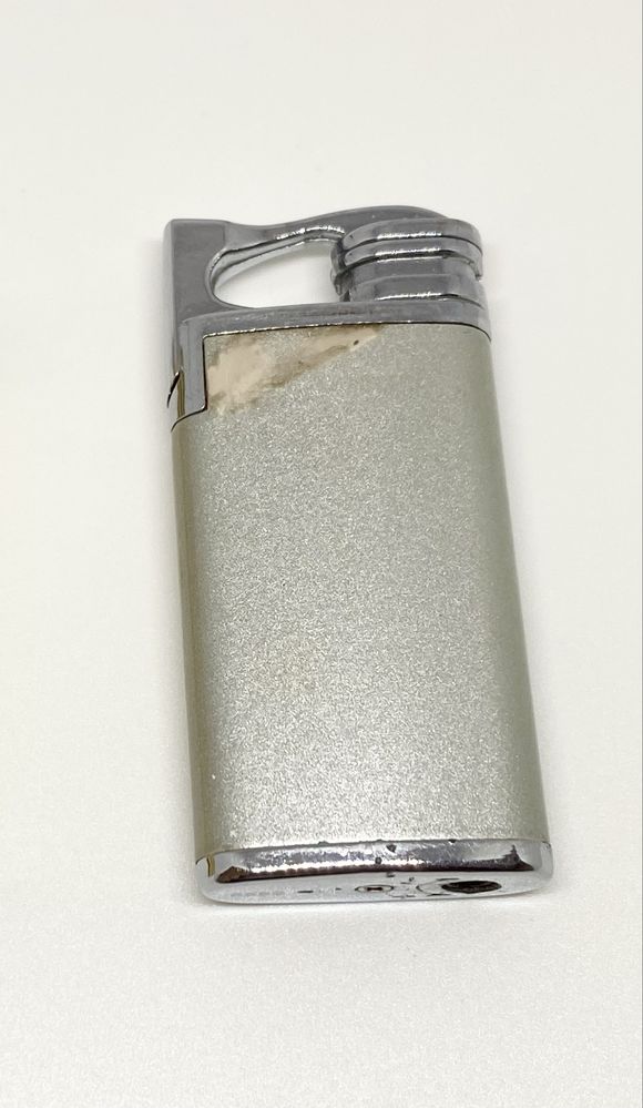 Винтажная газовая зажигалка