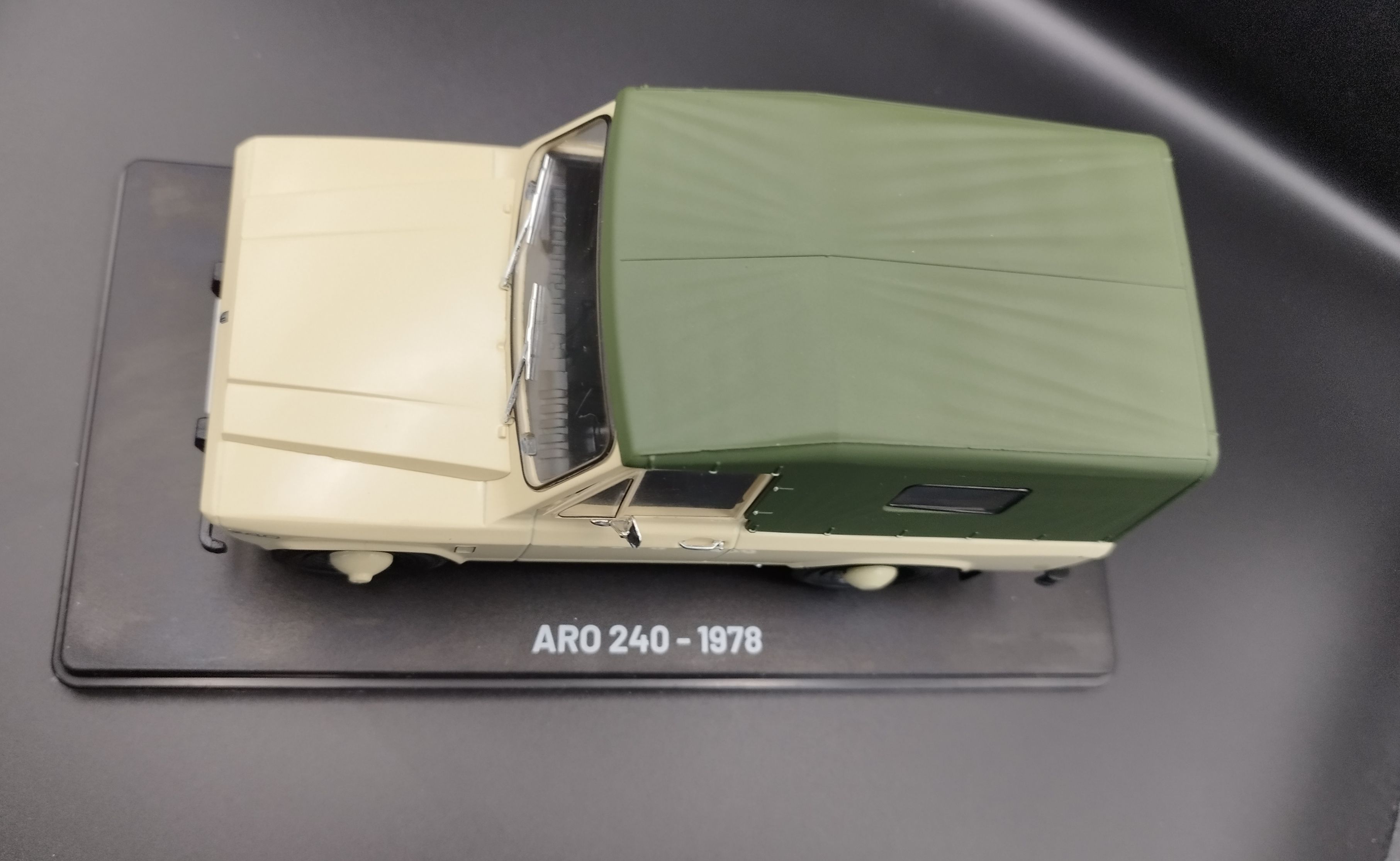 1:24 Hachette  1978 ARO 240 model nowy