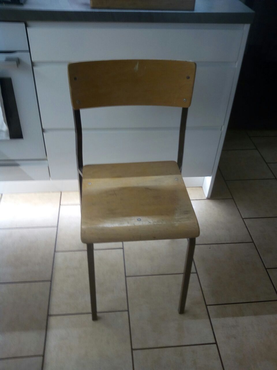 Sprzedam  stare krzesło szkolne