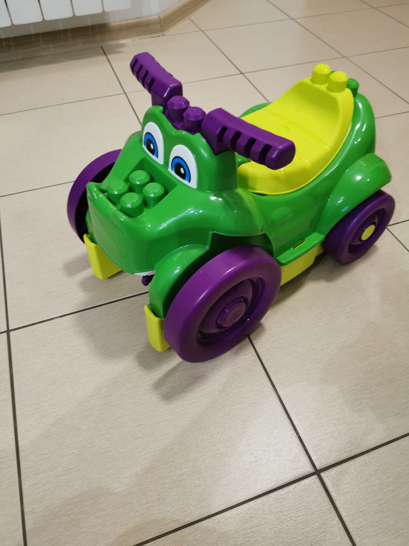 Jeździk/zjadacz klocków fisher price