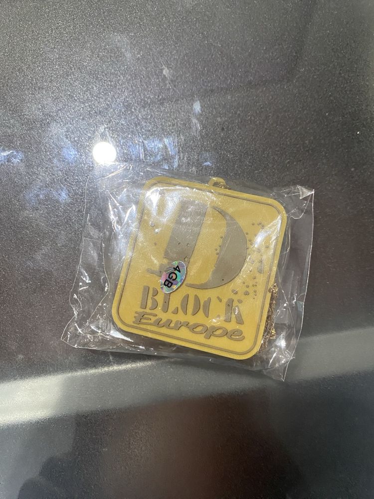 D-Block Europa Rolling Stone Colar USB