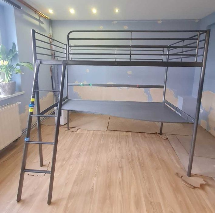 łóżko piętrowe z biurkiem