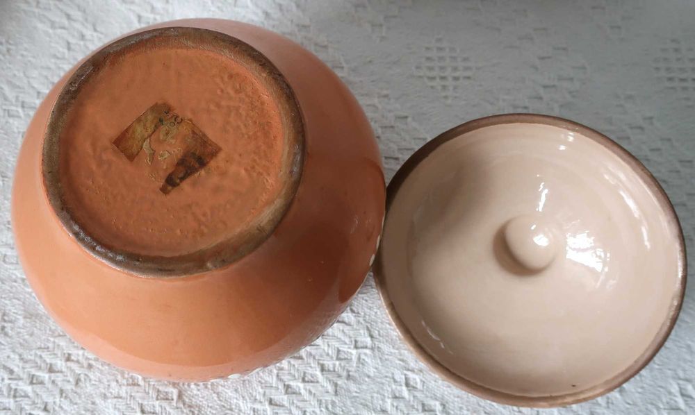 Макітра з кришкою