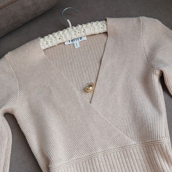 Трикотажна сукня міді в рубчик бренду  EDITED