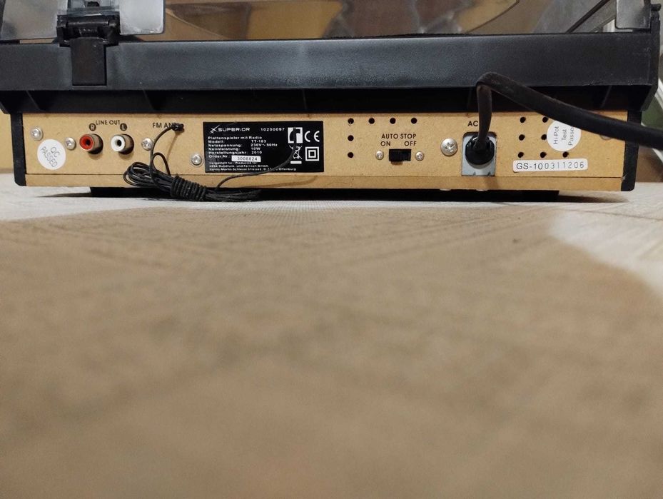 Sprawny gramofon z głośnikami radiem radio Superior TT-183