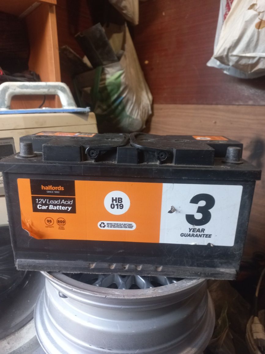 Продам акумулятор Halfords 95Ah в хорошому стані !