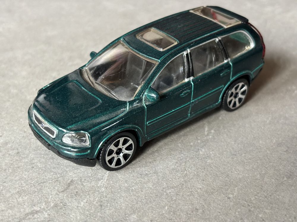 Model Bburago skala 1/43 Volvo XC90 4.4 V8 zielony