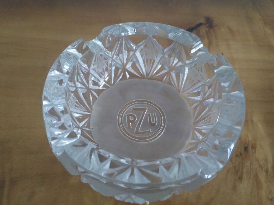Popielniczka kryształowa z logo PZU