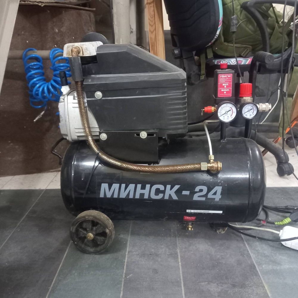 Компрессор 24л 1.5 кВт, 220 В, 8 атм, 205 л/мин INTERTOOL PT-0020 б.у
