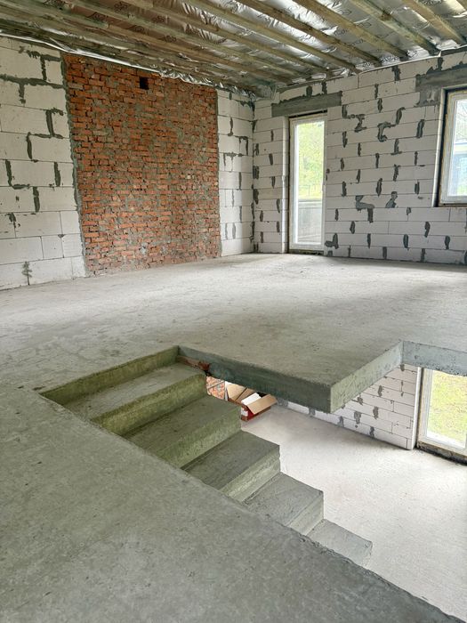 Продам будинок в мальовничій місцевості під Києвом