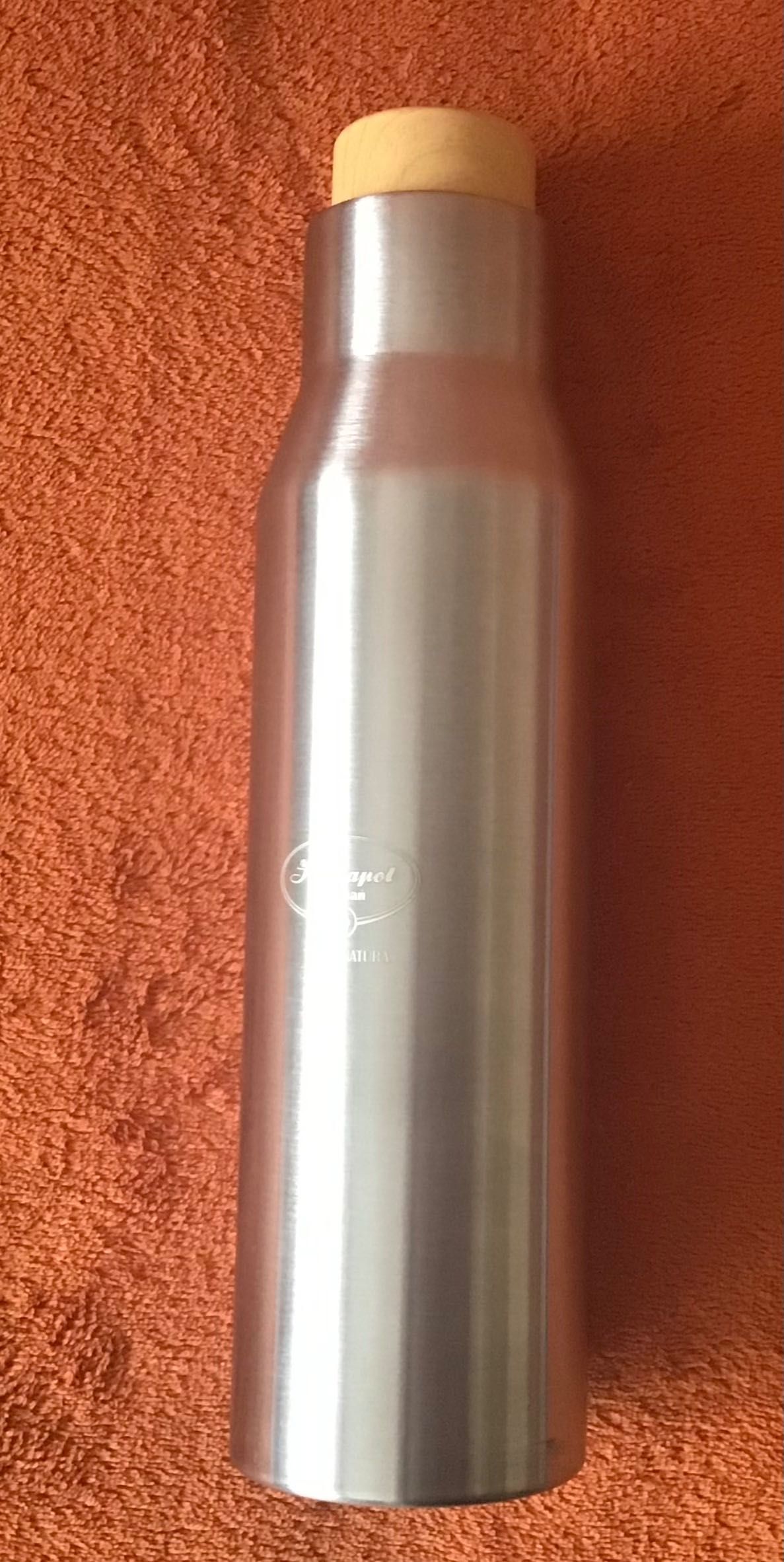 Metalowa butelka o podwójnej ściance ,termos.Nowa.600 ml.