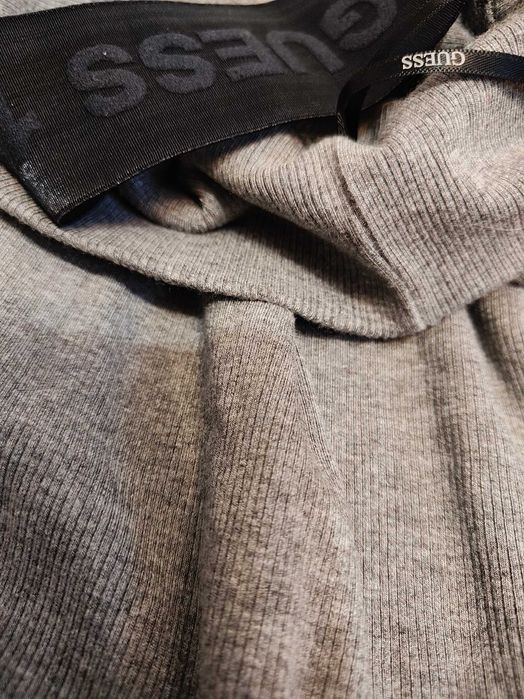 Sukienka dzianinowa Guess