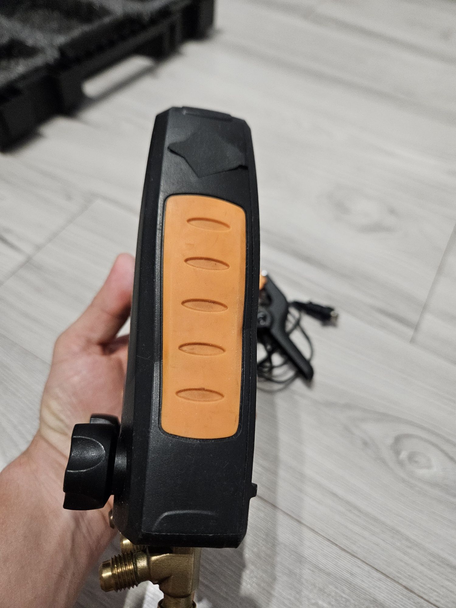Oprawa zaworowa manometry elektroniczne Testo 549